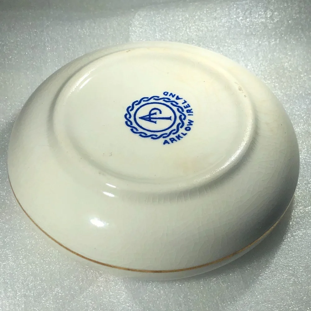 VINTAGE GREAT SOUTHERN HOTELS IRELAND WHITE CERAMIC WITH GOLD & BLUE ASHTRAY